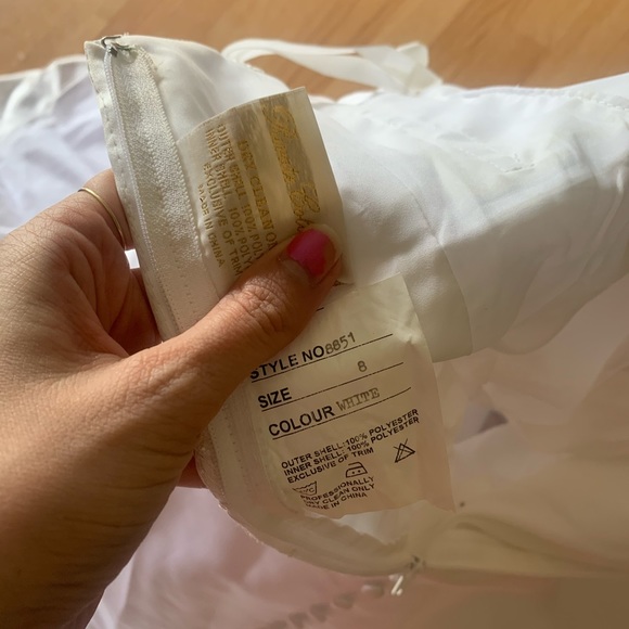 Beautiful Strapless Wedding Gown - Picture 8 of 10